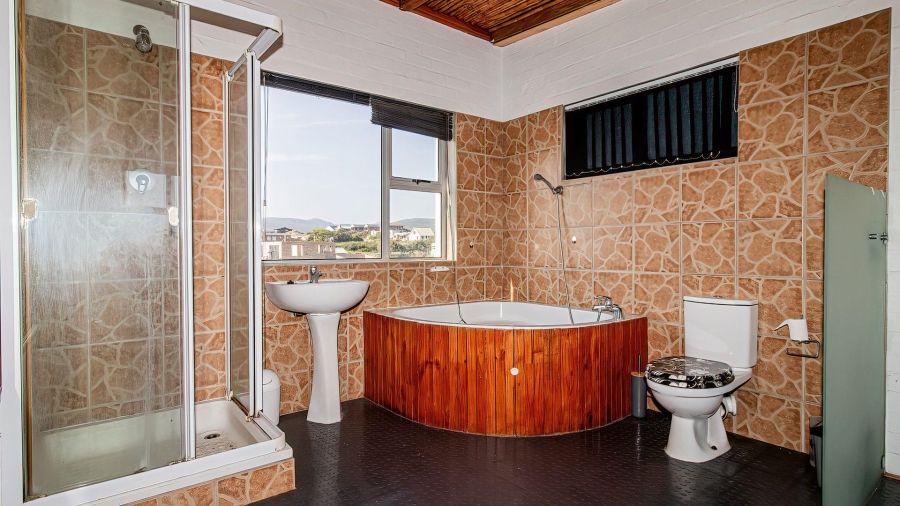4 Bedroom Property for Sale in De Kelders Western Cape
